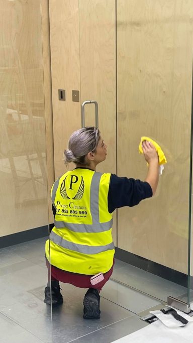Affordable Commercial Cleaning in London – Proper Cleaners Offering Janitorial & Office Maintenance