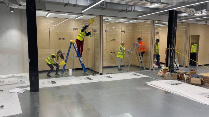 Top-Rated Commercial Cleaners in London – Proper Cleaners Specializing in Office & Workplace Hygiene